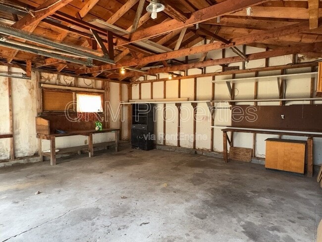 Building Photo - 2125 N Purdum St