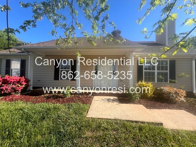 Primary Photo - Hurry this Home won't last long! Great 3BR...