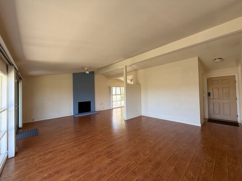 Building Photo - 9158 Rebecca Ave