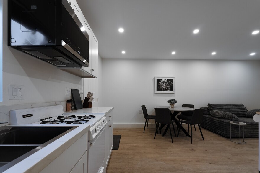 Building Photo - 7443 Jordan Ave