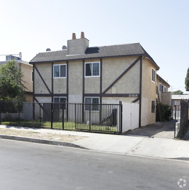 Primary Photo - 11818 Hart St