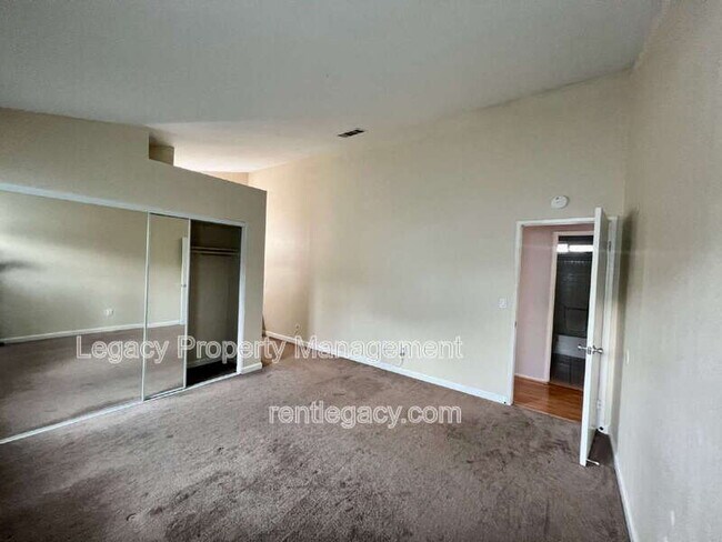 Building Photo - 1180 Camellia Ln