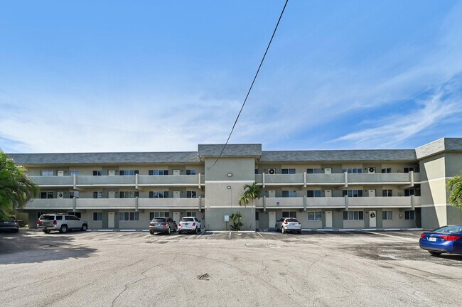 Building Photo - 1400 NE 54th St