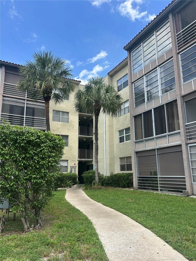 Building Photo - 1800 SW 81st Ave