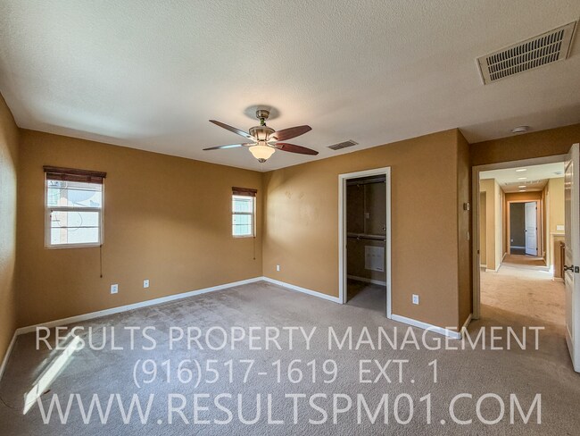 Building Photo - Lovely Courtyard Home 3 Bedroom w Bonus Rm