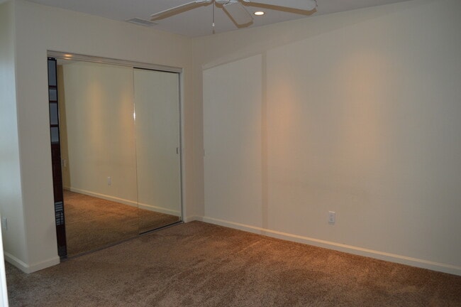 Building Photo - 1 Bedroom Condo in Mission Hills