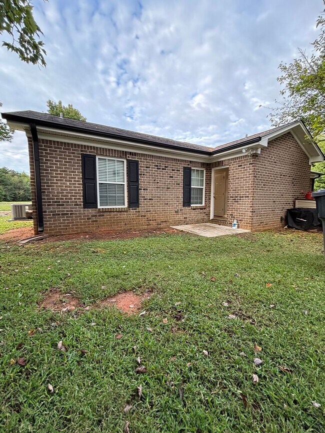Building Photo - 265 Harmon Ln
