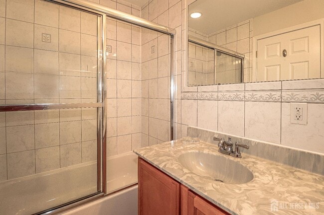 Building Photo - 105 Adamecs Way