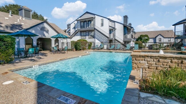 Building Photo - 6000 Oakmont Trail