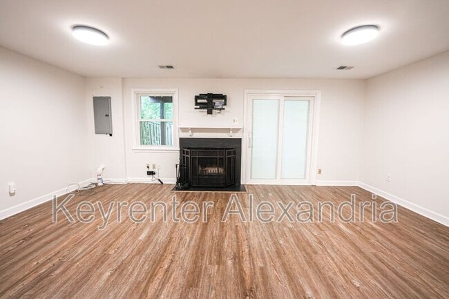Building Photo - 6626 Birchleigh Way