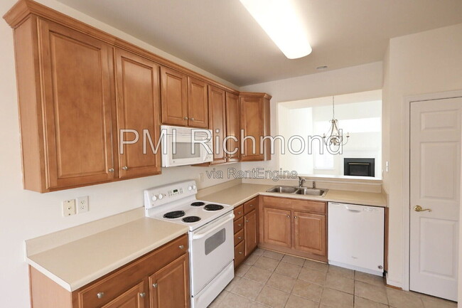 Building Photo - 5805 Park Creste Dr