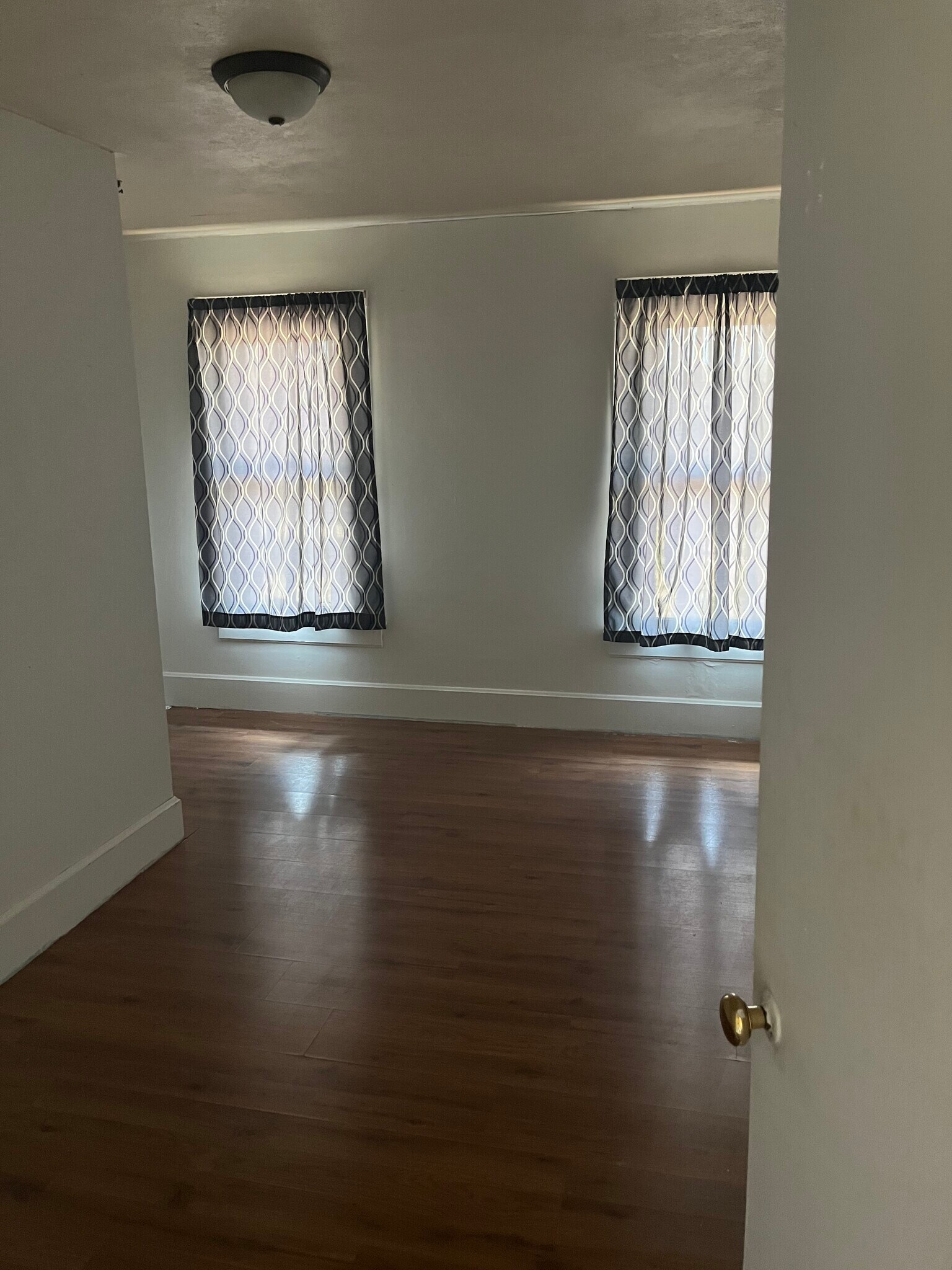 Building Photo - 312 Desnoyer St