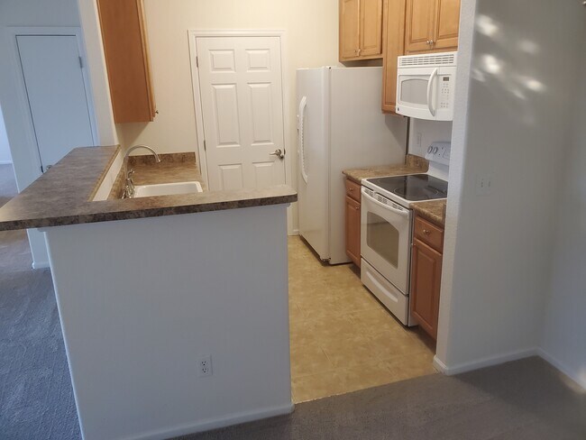 Building Photo - 15700 E Jamison Dr