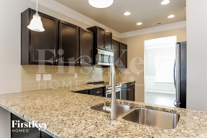Building Photo - 6825 Shane Dr
