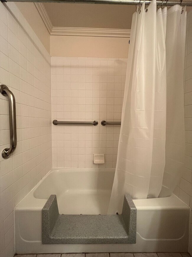 Building Photo - PURE Property Management Presents: Inviting single story two-bedroom condo in Rohnert Park!
