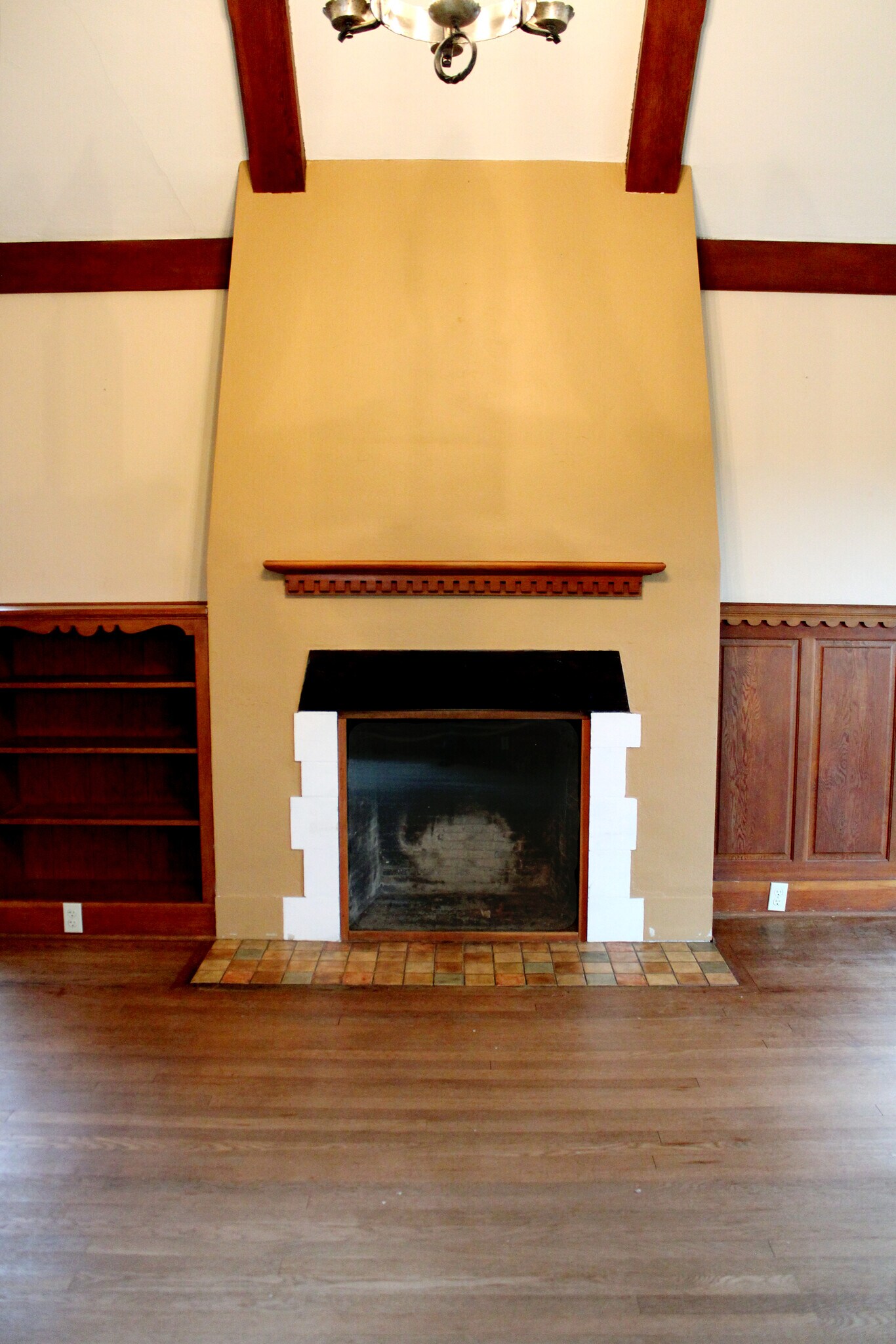 Building Photo - 935 NE B St