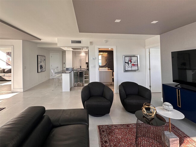 Building Photo - 209 N Fort Lauderdale Beach Blvd