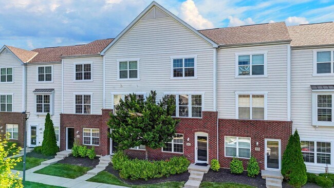 Building Photo - 5652 Pittsford Dr