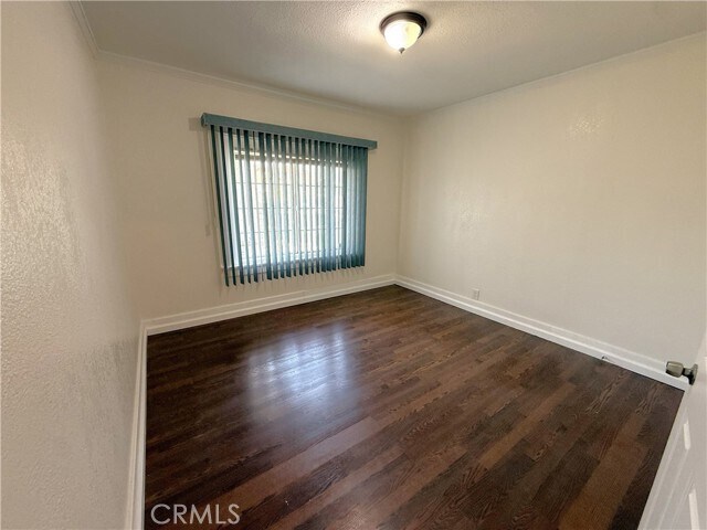 Building Photo - 1332 W 65th St