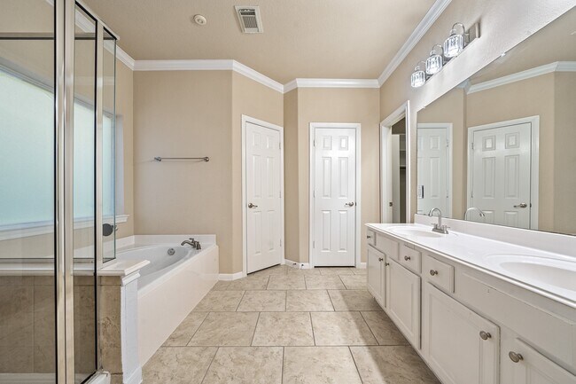 Building Photo - 5123 Shadow Breeze Ln