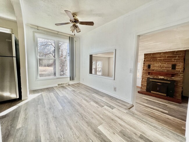 Building Photo - 7951 Elmont Rd