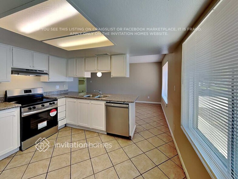 Building Photo - 9018 W Sells Dr