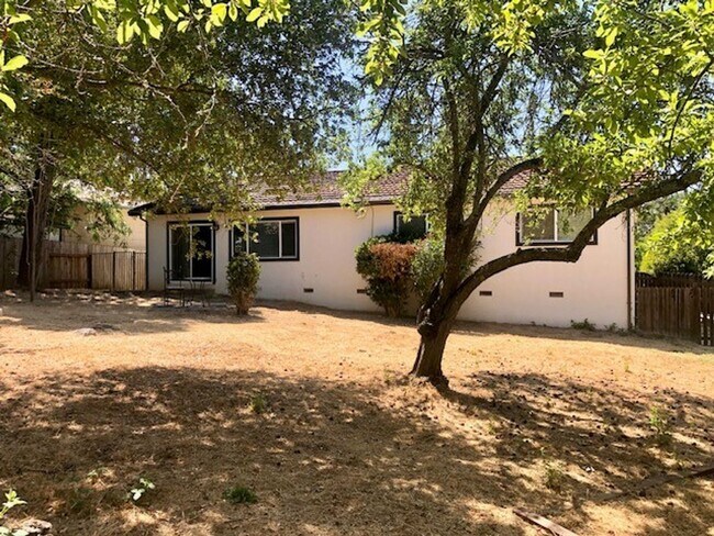 Building Photo - Nice 3 bed, 2 bath home in El Dorado Hills