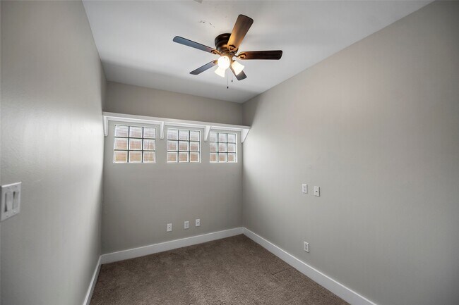 Building Photo - 9705 Linkmeadow Ln