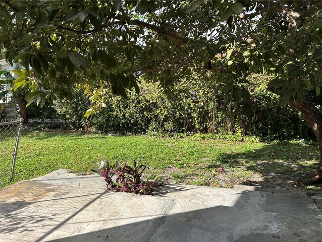 Building Photo - 15020 NE 6th Pl