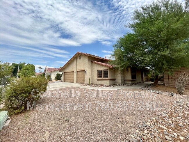 Building Photo - 40120 Sagewood Dr