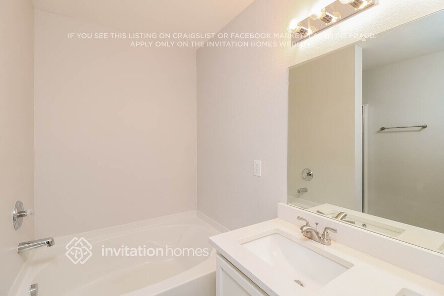 Building Photo - 6005 English Saddle Ln