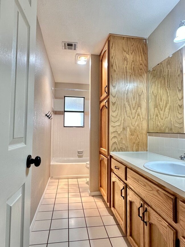 Building Photo - 481 Desert Sun Ct