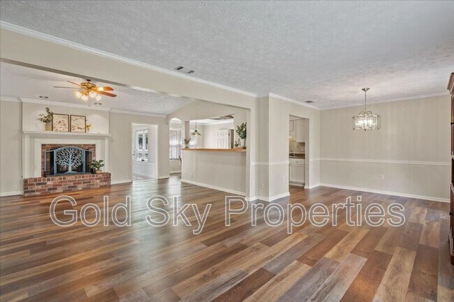 Building Photo - 210 Pine Grove Dr