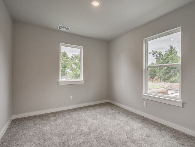 Building Photo - Spacious 4-Bedroom Home with Thoughtful De...