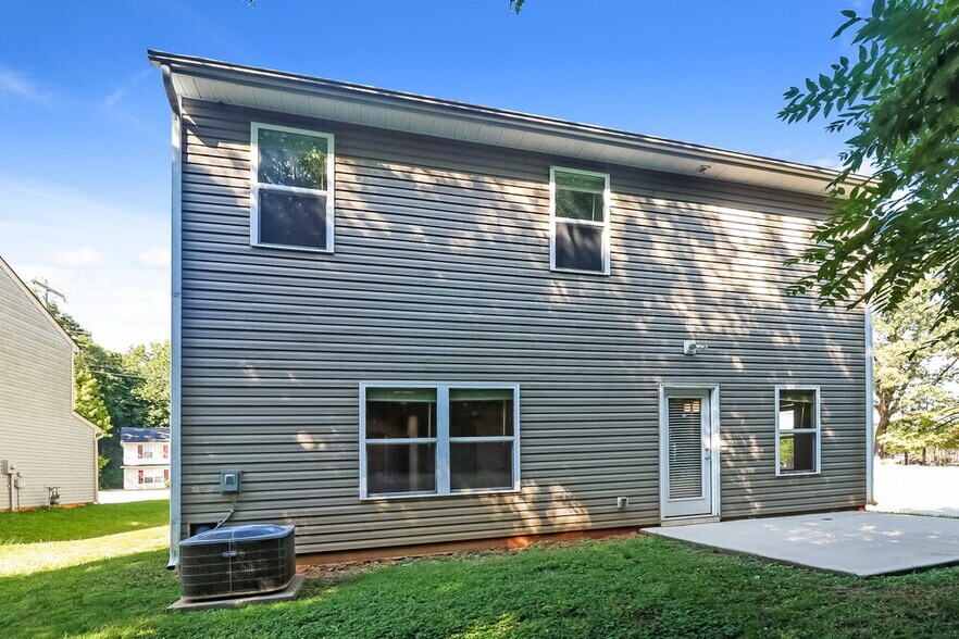 Building Photo - 3028 Hubbard Rd