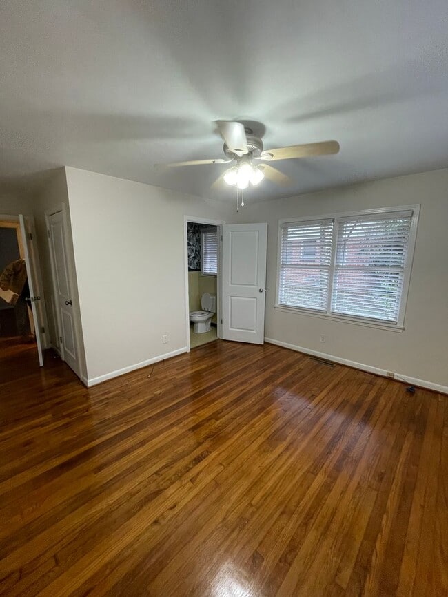 Building Photo - Precious updated centrally located home in Auburn