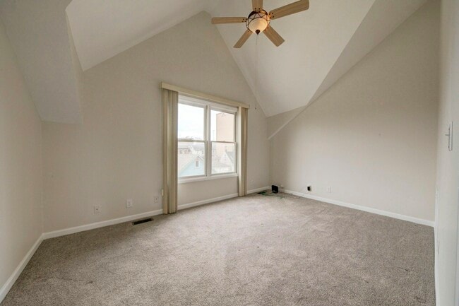 Building Photo - 1242 Labrosse St