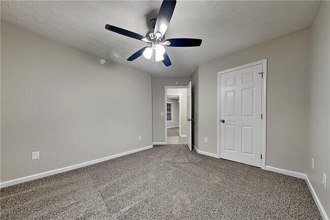 Building Photo - 230 Lake Valley Dr SW