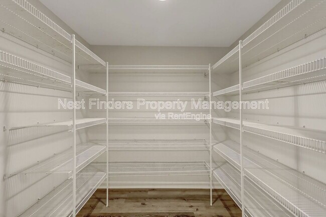 Building Photo - 172 King Arthur Ct
