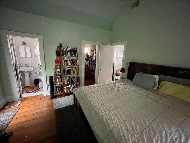 Building Photo - 2120 8th Ave W