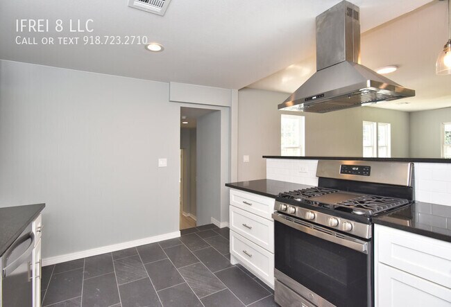 Building Photo - 3803 W Admiral Blvd