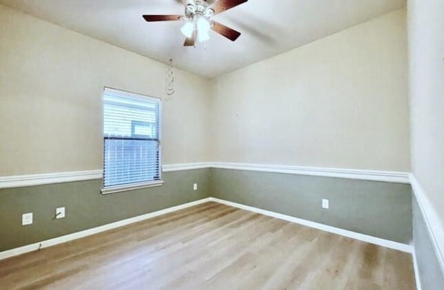 Building Photo - 622 W Newport Bend