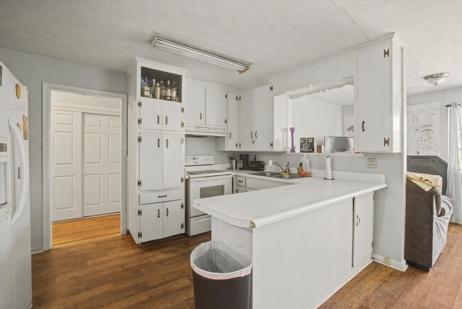 Building Photo - 233 Westridge Dr