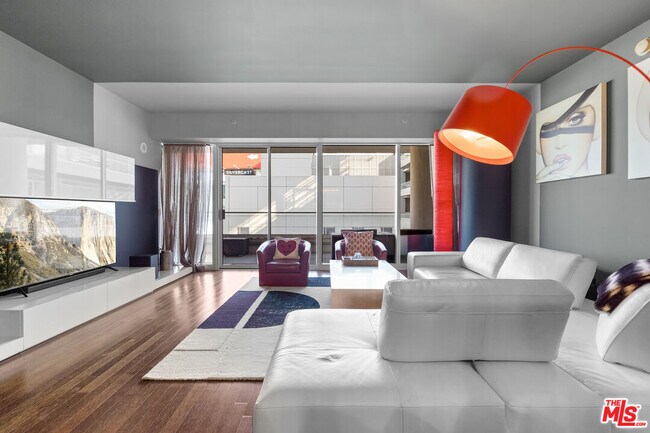 Building Photo - 6250 Hollywood Blvd