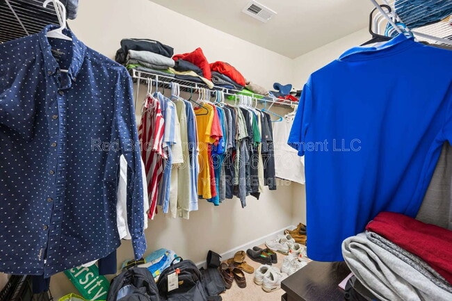 Building Photo - 2452 Royal York Ave