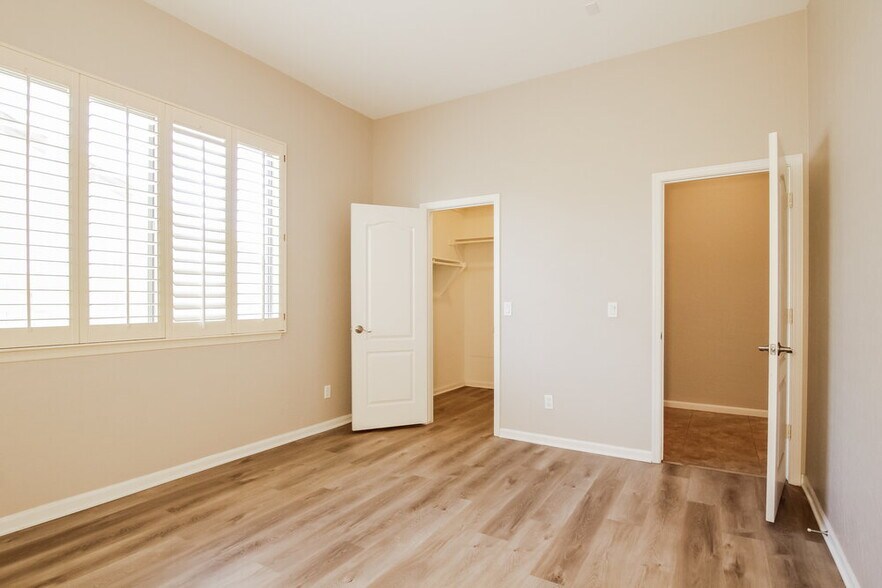 Building Photo - 17731 W Smt Dr