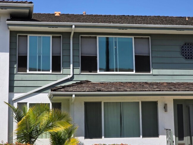 Building Photo - UPPER 1BD/1BA CONDO WITH GARAGE AND COMMON...