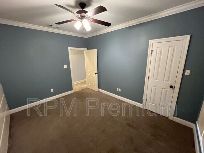 Building Photo - 7335 Oak View Dr.