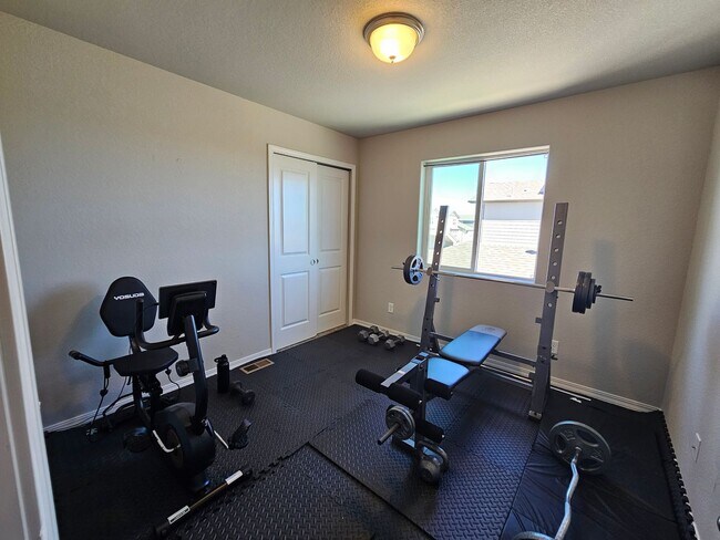 Building Photo - Spacious 3 Bed 3 bath house in 80916!