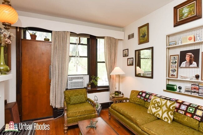 Building Photo - 2819 W Shakespeare Ave